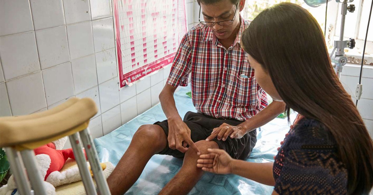 Myo Aung живее в Майнмар и има хемофилия А с инхибитори.